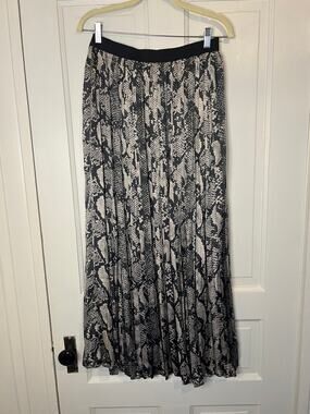 aryn K. Accordion-pleated Maxi Skirt Medium (B20393)